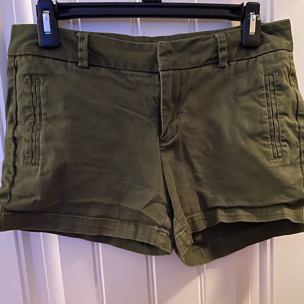 a.n.a olive green twill shorts!